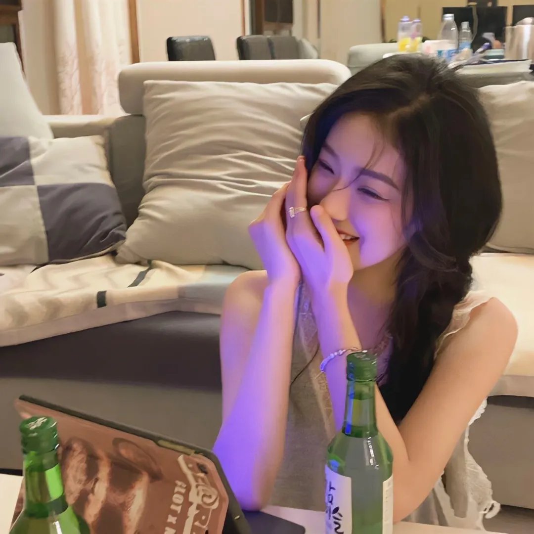 当红小花又出大瓜：被拍到同回酒店，后援会发声明，连续多日